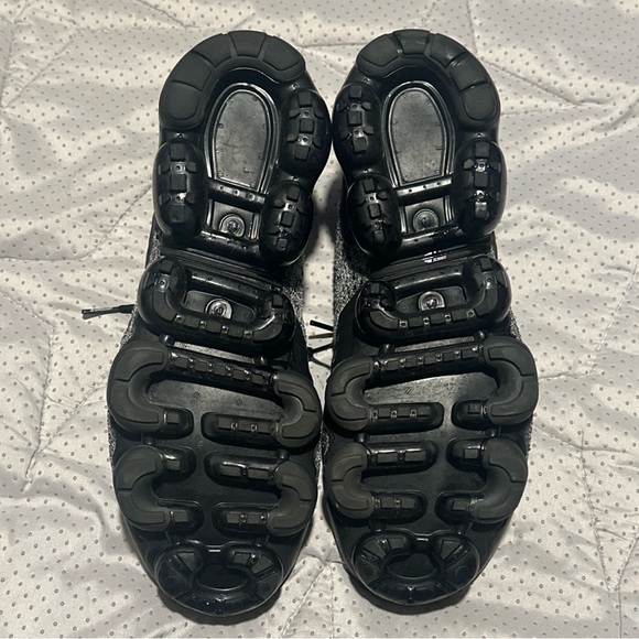 LIKE NEW NIKE VAPORMAX FLYKNIT MENS! - Picture 3 of 6